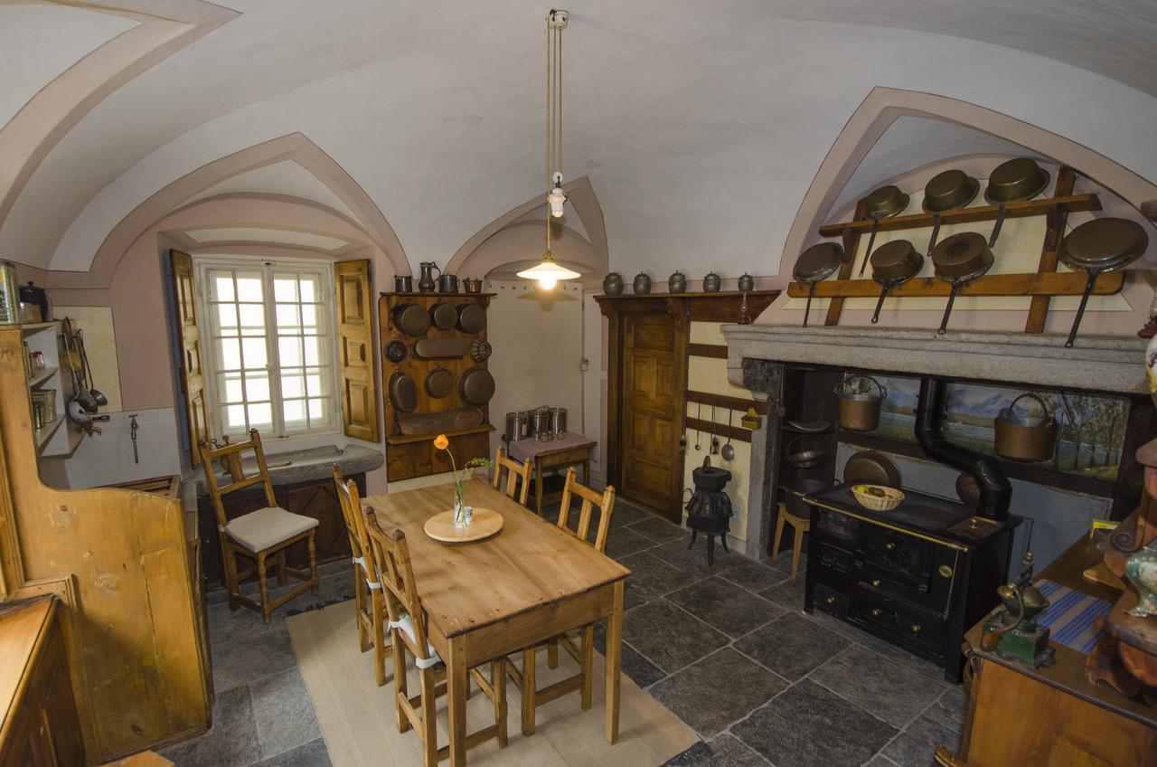 Palazzo Gamboni Swiss Historic Hotel Comologno Luaran gambar