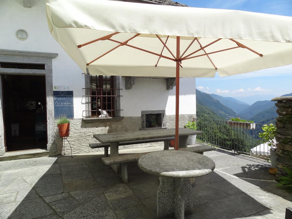Palazzo Gamboni Swiss Historic Hotel Comologno Luaran gambar