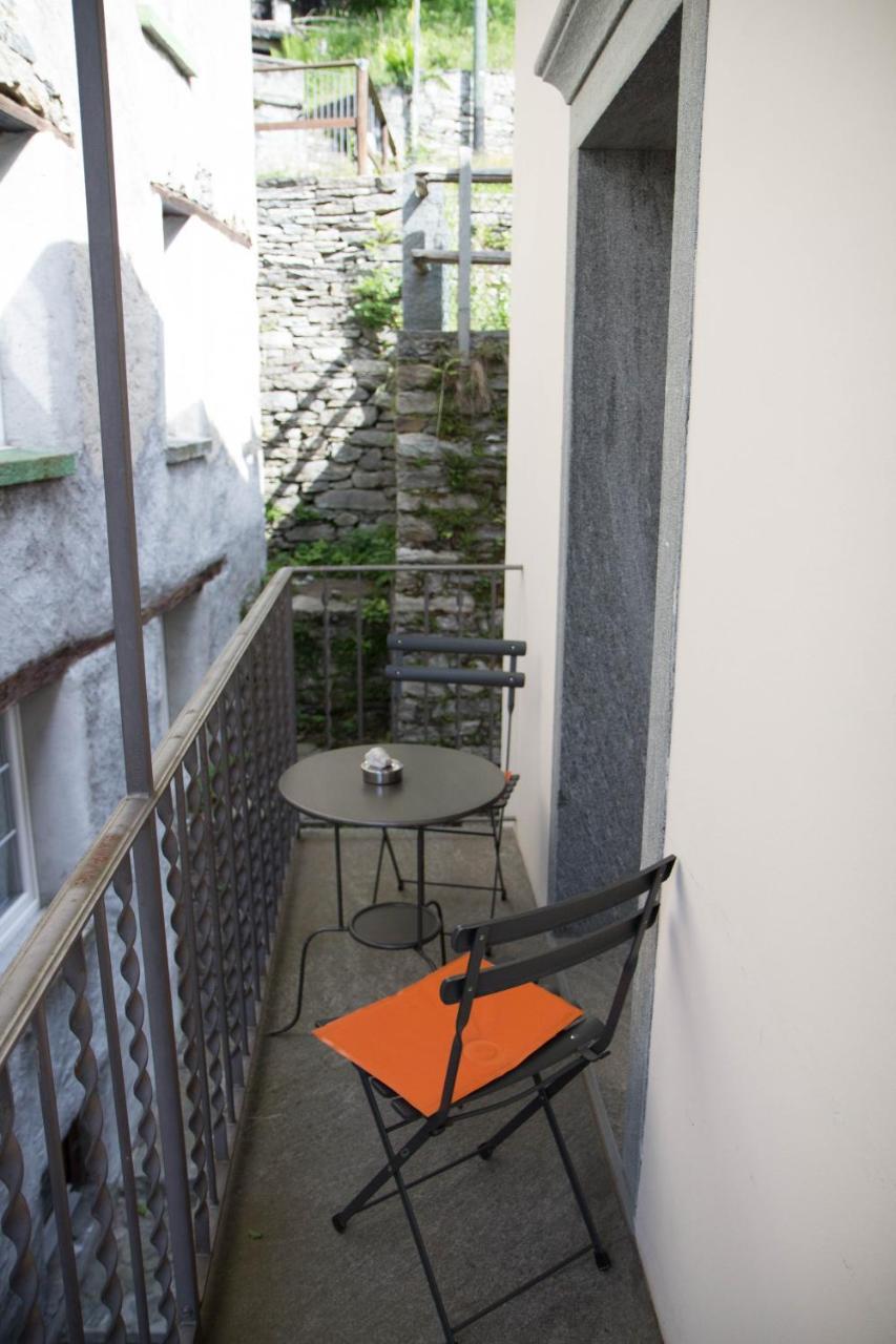 Palazzo Gamboni Swiss Historic Hotel Comologno Luaran gambar